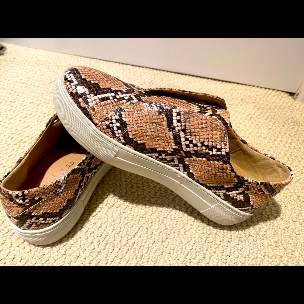 J Slides - no lace. Slip on - size 6!